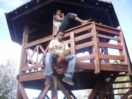 Ah les filles, admirez ce bo-goss, il a l'air pas mal, non?